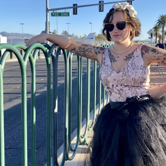 Meet your Posher, Stephanie - Picture 2 of 2